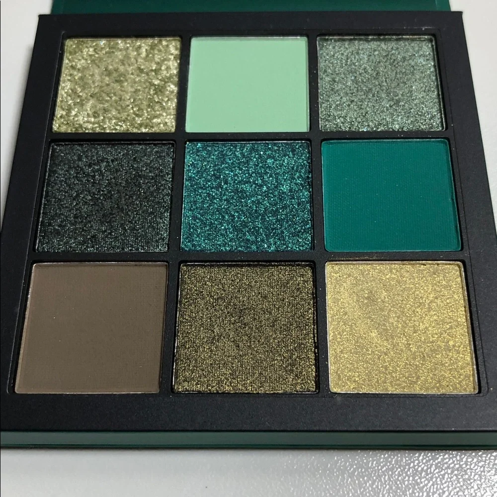 HUDA BEAUTY Emerald Obsession Eyeshadow Palette NEW